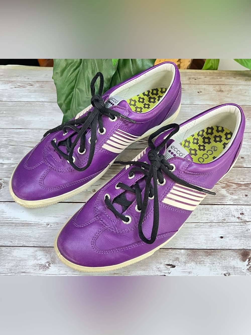 Ecco Purple Leather Lace-Up Golf Sneakers with Cream Stripes